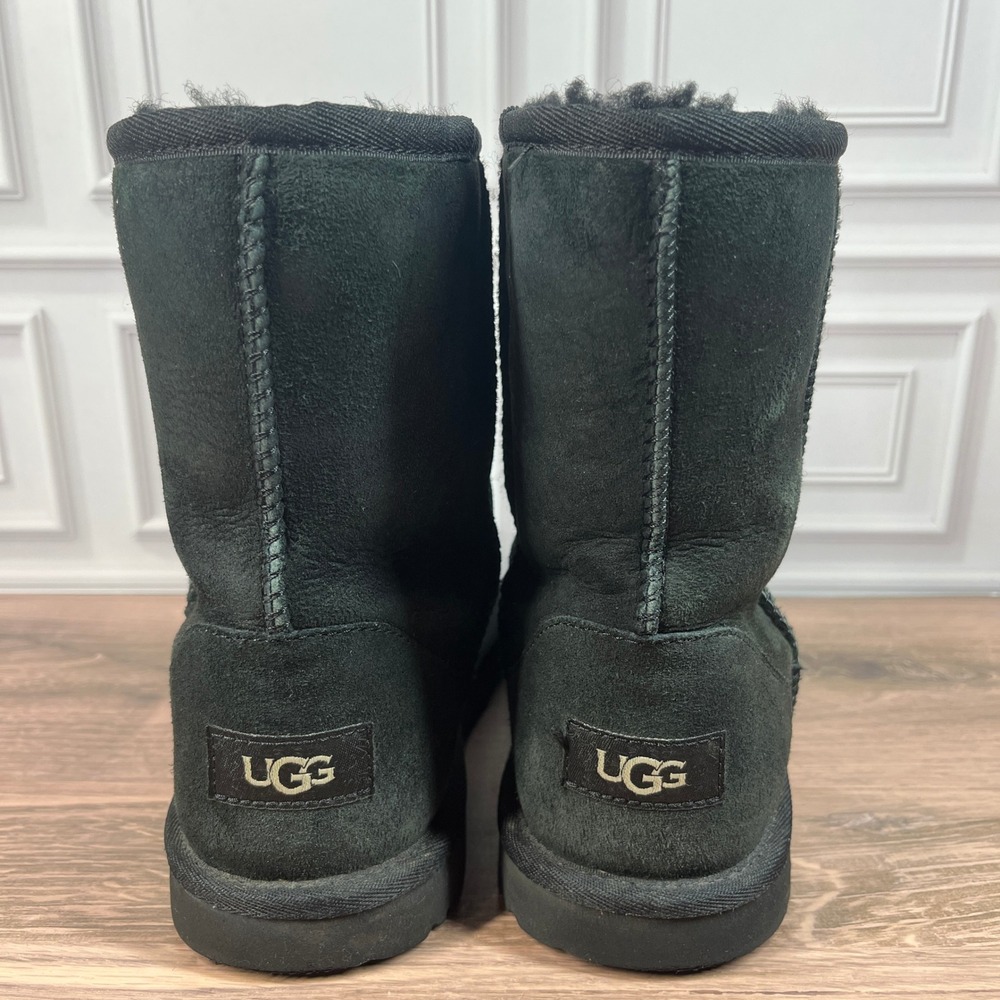 UGG Classic Short II Boots Women Black Suede Sheepskin 1017703K Size 6 - Picture 9 of 16